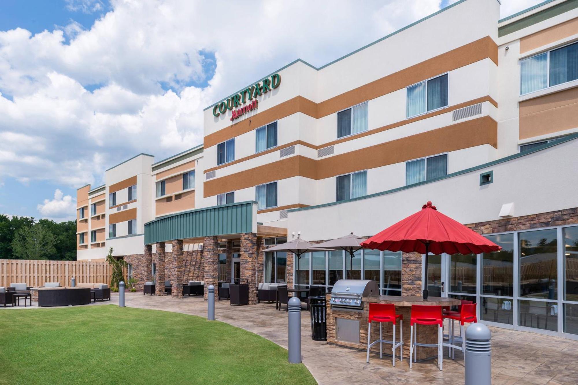 คอร์ตยาร์ด เอลมิรา ฮอร์สเฮดส์ Hotel ภายนอก รูปภาพ